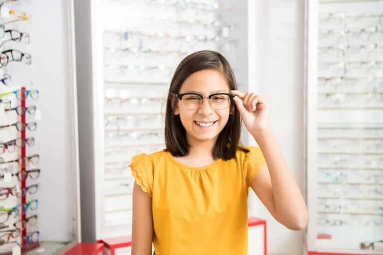 10 Merk Kacamata Wanita (Optik/Sunglasses) Terbaik