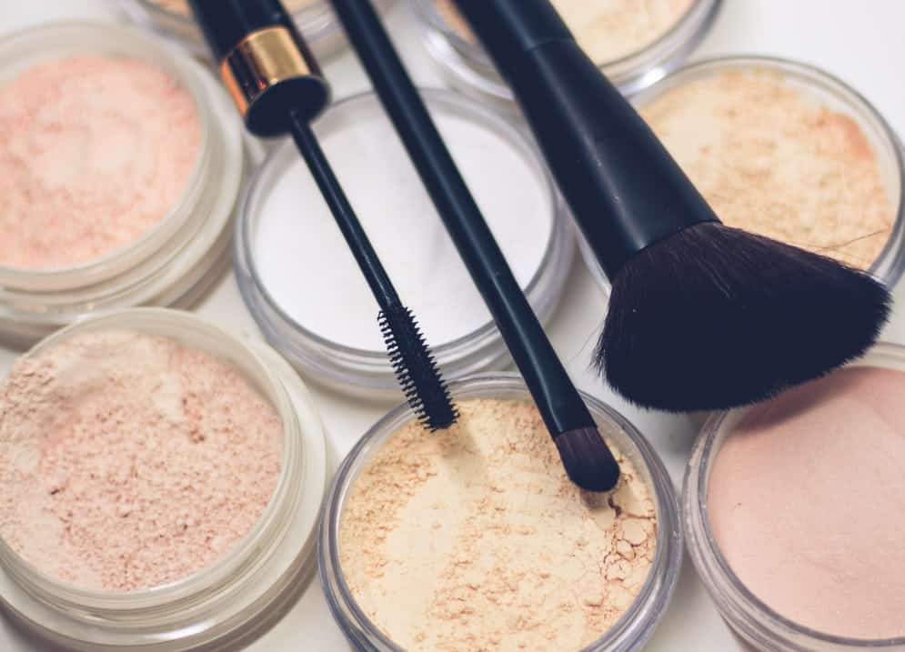 10 Loose Powder Terbaik Untuk Kulit Berminyak Kering