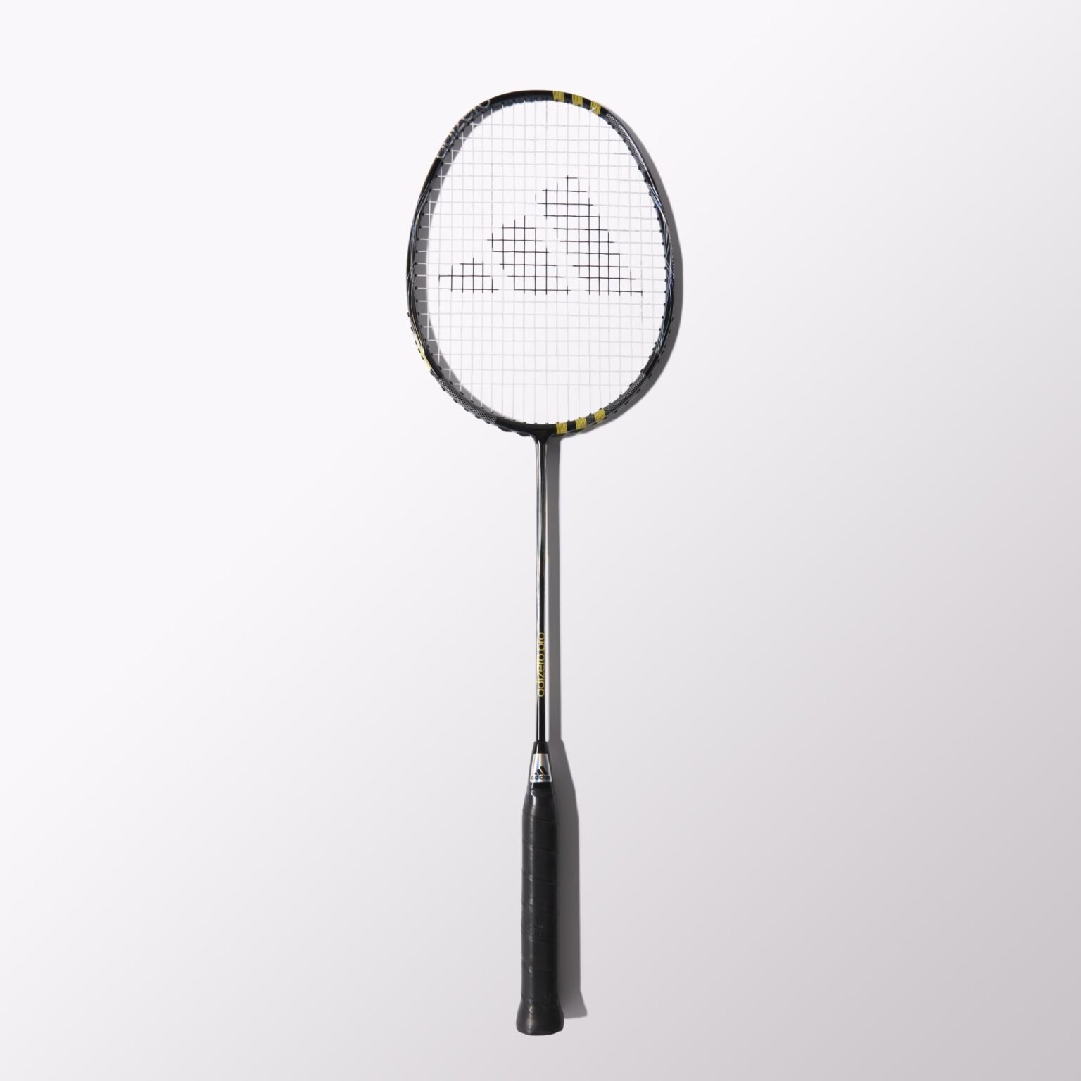 Raket badminton ringan dan nyaman untuk pemain dengan cedera pergelangan tangan
