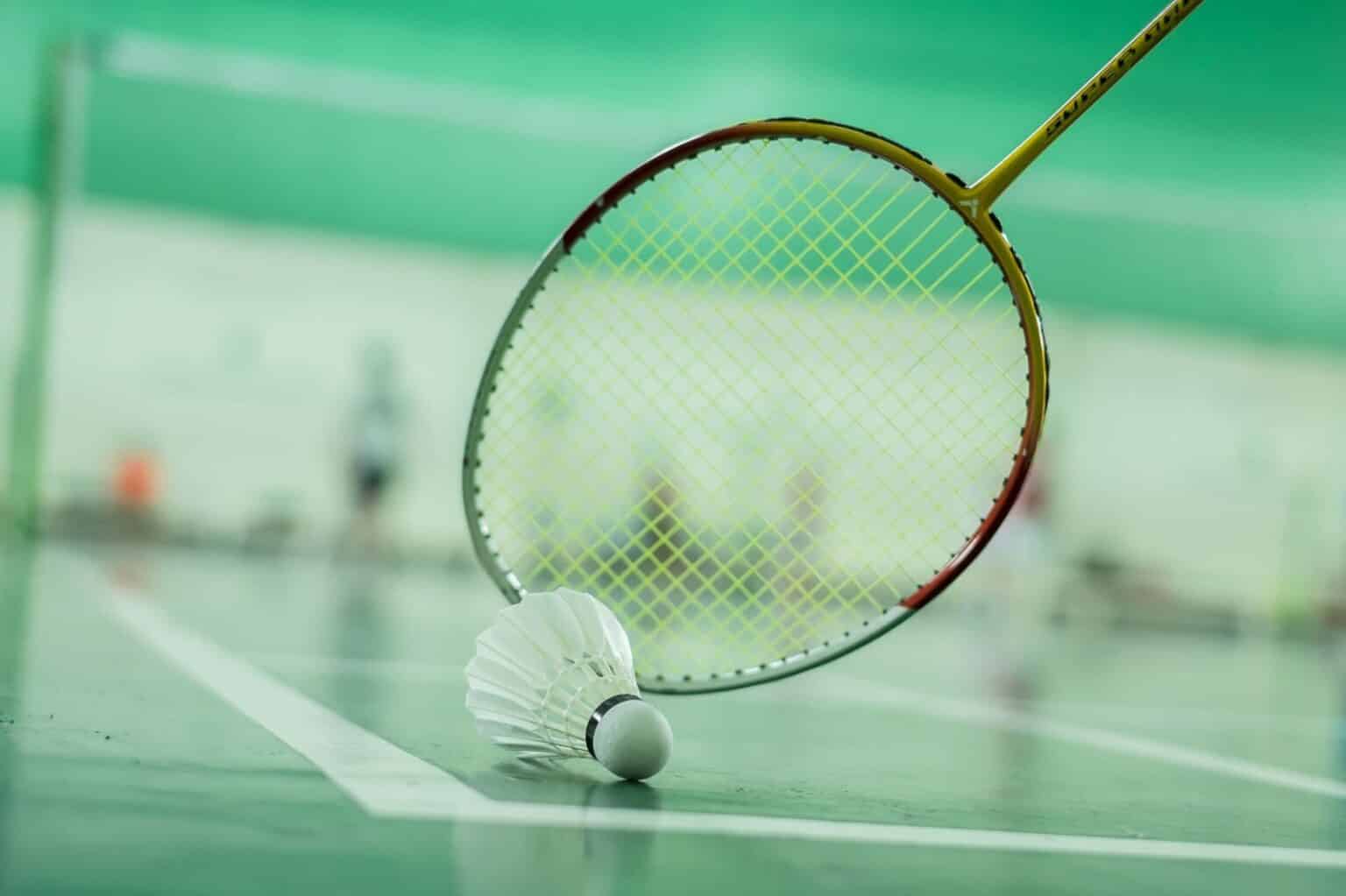 Raket badminton yonex memilih berbeda permainan gaya disesuaikan punya bobot tenis